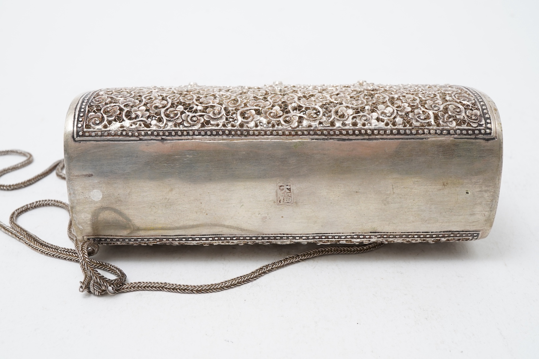 A white metal purse, China/Hong Kong, 20th century